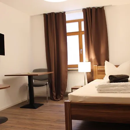 Greenpartment Boardinghouse Neustadt נוישטט אן דר דונאו