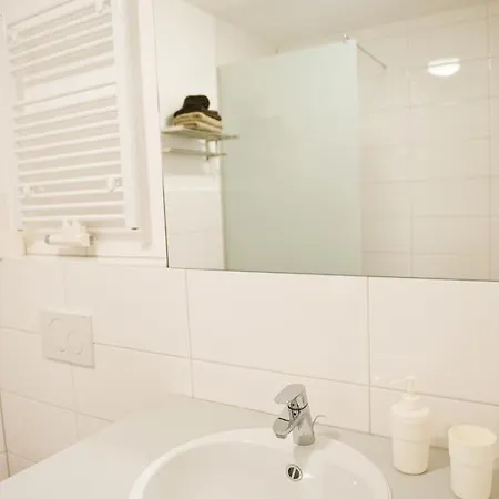 מלון Greenpartment Boardinghouse Neustadt נוישטט אן דר דונאו